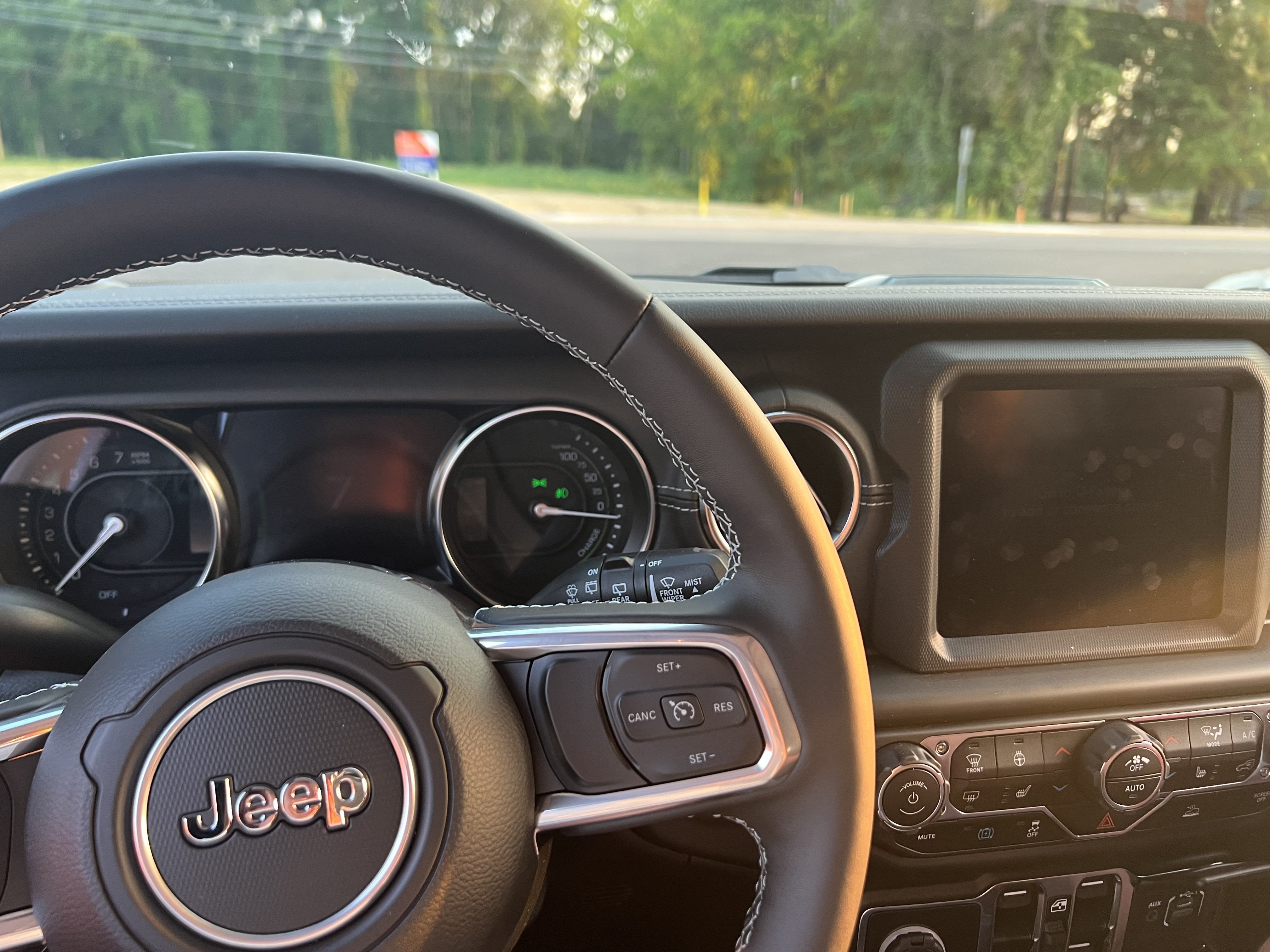 Knocking noise and black screen | Jeep Wrangler 4xe Forum