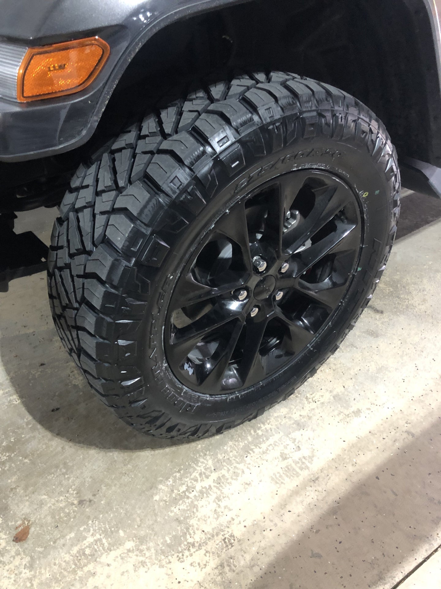 Introducir 39+ imagen jeep wrangler 4xe tire size