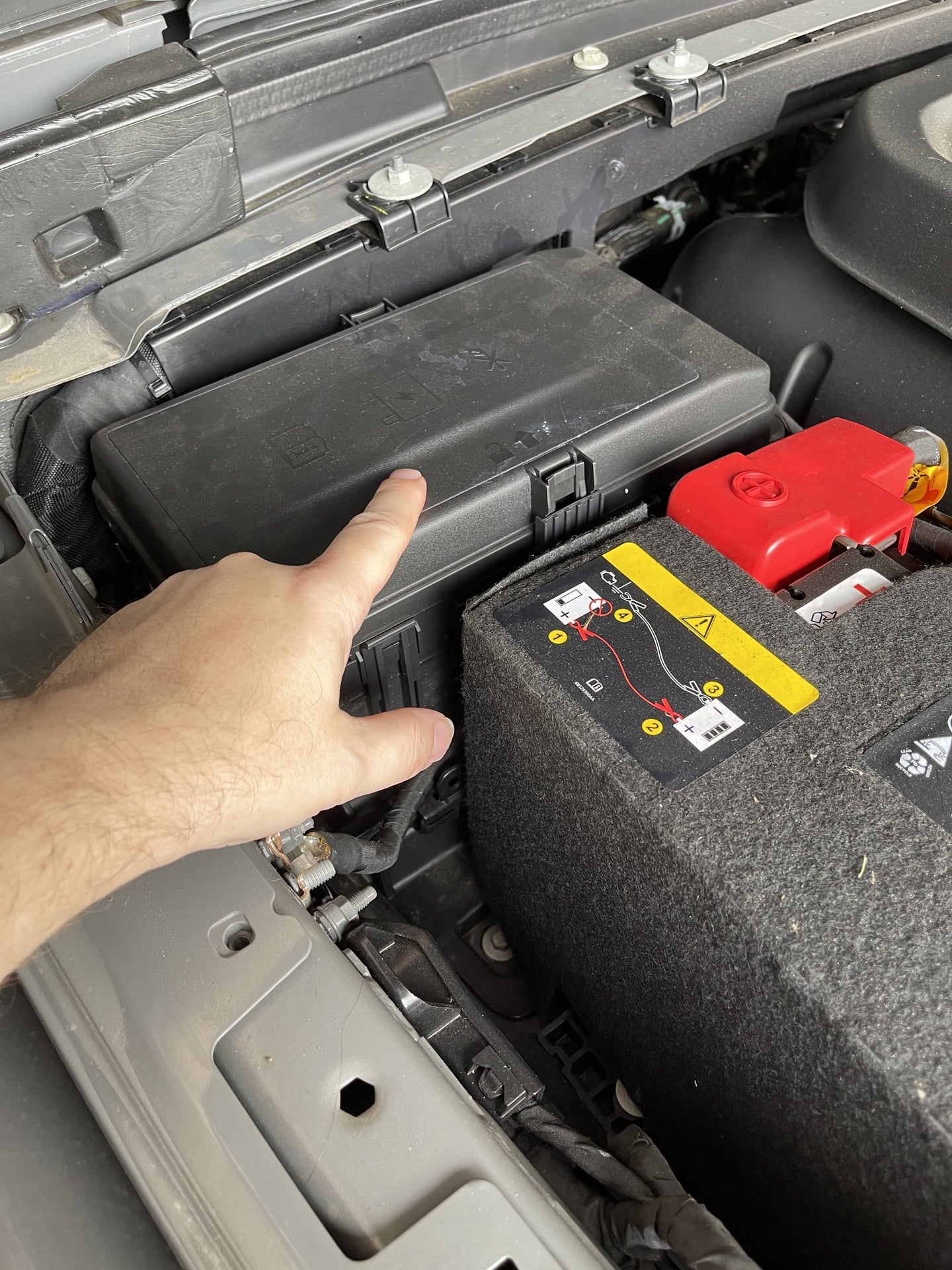 Video on how to reset the fuses/relays request | Jeep Wrangler 4xe Forum